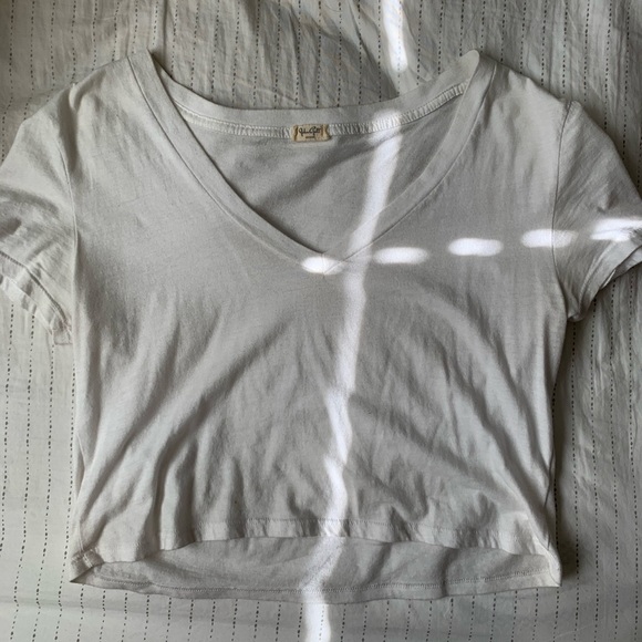 brandy melville cropped flowy tee - Picture 1 of 2